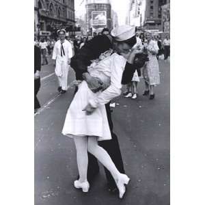  Kissing on VJ Day   Times Square by Alfred Eisenstaedt 