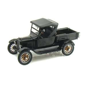  1925 Ford Model T Pick Up Truck 1/24 Black: Toys & Games