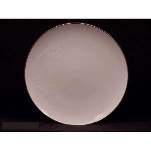  Noritake Whiteknight #7555 Dinner Plates: Kitchen & Dining