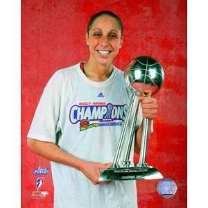  Diana Taurasi With / 07 WNBA Champ. Trophy Finest 