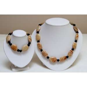  Beige Glass Beads with Swirls and Onyx: Everything Else