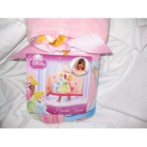 Disney Princess Hooded Towel: Features Cinderella, Tiana and Aurora 