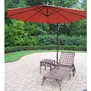   Lounge with Side Table and Cantilever Umbrella: Patio, Lawn & Garden