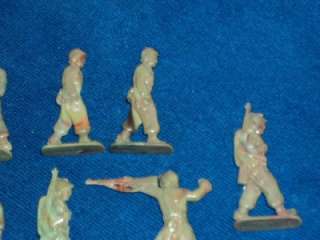 14 Vintage Hard Flat Plastic Army Soldiers / Figures  