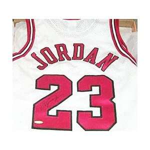   Jordan Chicago Bulls Autographed Nike Authentic White Jersey: Sports