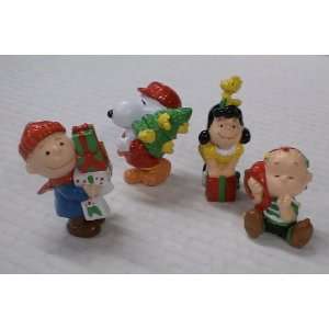  Peanuts Set of 4 Snoopy Pvc Figures W/christmas Theme 