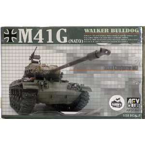    Walker Bulldog M 41(G) NATO Tank 1/35 AFV Club: Toys & Games