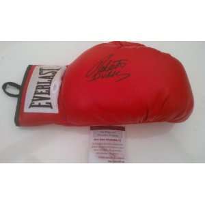 Roberto Duran Signed Everlast Boxing Glove