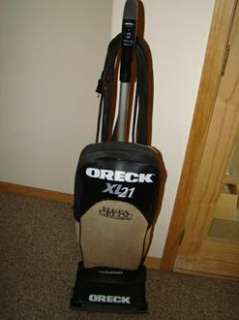 Oreck XL21 750 Upright Vacuum cleaner HEPA Celoc Filtration USED Black 