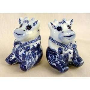  Blue Willow Cow Salt & Pepper Shakers: Kitchen & Dining
